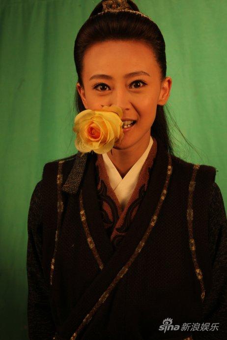 万妮恩秀《大唐女巡按》片场照揭秘拍跪戏诀窍