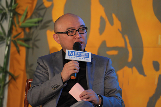 孟非徐州参加活动遭围堵 遭遇惊魂半小时