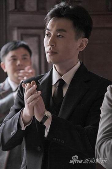 朱亚文英气逼人