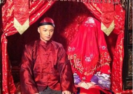 郑国霖《菊花醉》新婚剧照