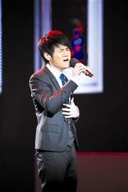 曹格亮相湖北卫视清明晚会唱《爷爷》哽咽