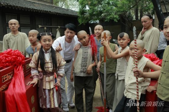 《自古英雄出少年》童星云集 武指片场成奶爸