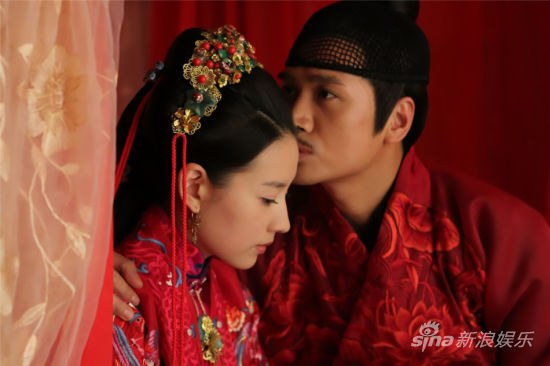 何晟铭亲吻“新娘”董洁