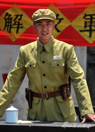 《红槐花》中张桐演绎从士兵到将军的传奇人生