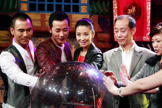 众人合力启动新剧