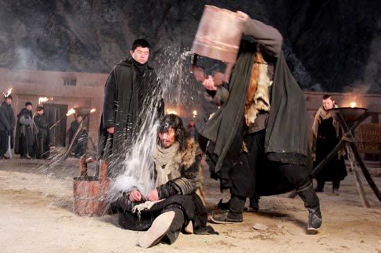 任天野《射天狼》演戏拼命冬季遭冷水淋头