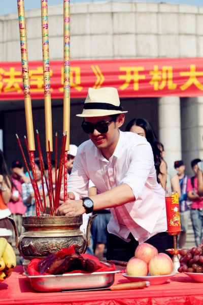 �������