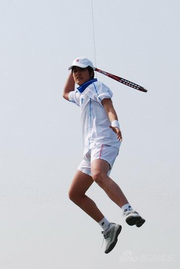 《网王2》化身空中飞人 挑战高难度特技(组图