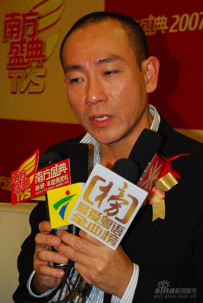 图文：林保怡获最受欢迎港台男艺人后台发表感言
