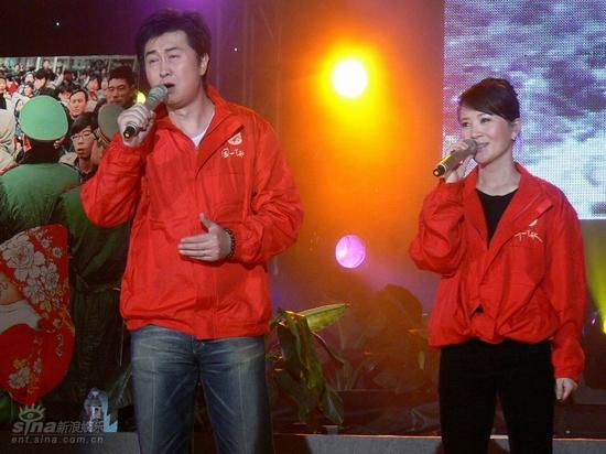 图文:《同一首歌》赈灾义演--付笛声任静夫妇