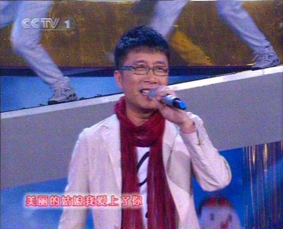 图文2008央视春晚庞龙演唱啷咯情歌