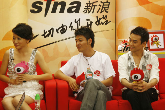 图文:《丑女无敌》做客新浪-三人打趣连连
