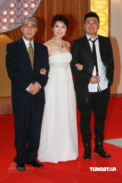 图文：TVB41周年台庆--关菊英携嘉宾亮相红毯