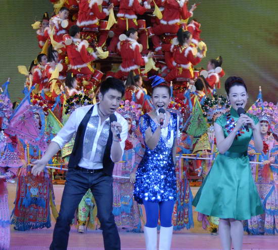 图文:09年央视春节晚会--《新年好》活跃气氛