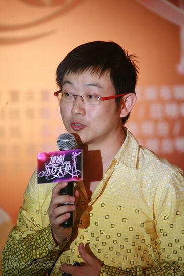 图文:天使发绿色倡议--东方卫视总监田明