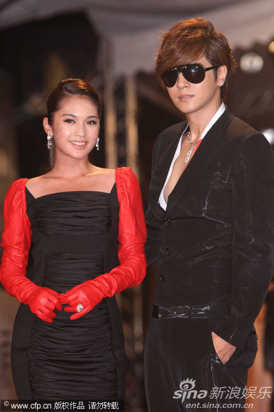 图文:45届金钟奖红毯-罗志祥杨丞琳
