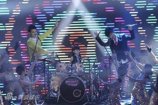 图文:《中国梦想秀》第二场- 胡伊南 与大张伟合