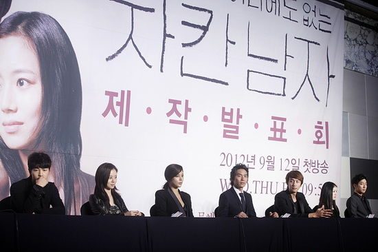 图文:《善良的男人》发布-主演接受采访