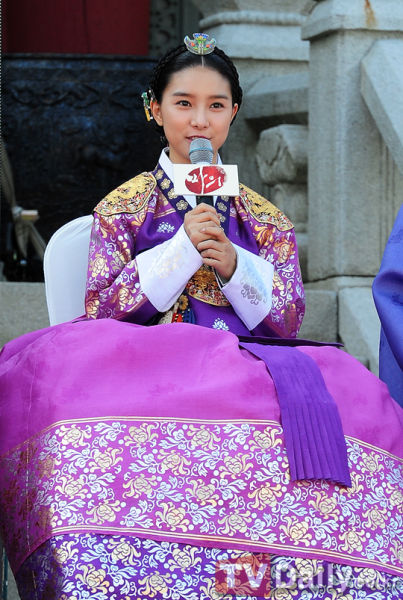 图文:韩剧《马医》发布--金素恩介绍角色