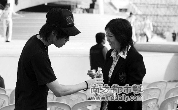 吊吊<em>威亚</em>、搂搂<em>美女</em>、扮扮死人俞灏明要做男子