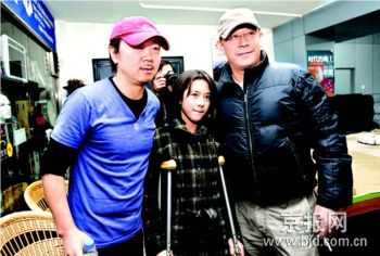 姜文带女儿探班崔健