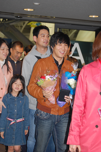 车太贤抵日本500fans机场迎接