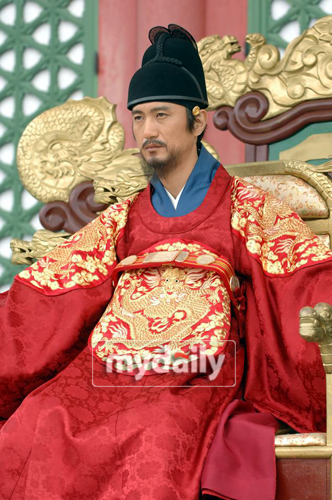 内尚有接连两部出演作品获得了蒙特卡洛电影节