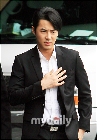<em>JunJin</em>通过Mnet《<em>JunJin</em>和四个<em>女高中生</em>》和四
