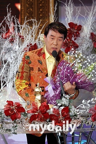 Trot歌手宋大官成为了韩国歌手协会第二任会长