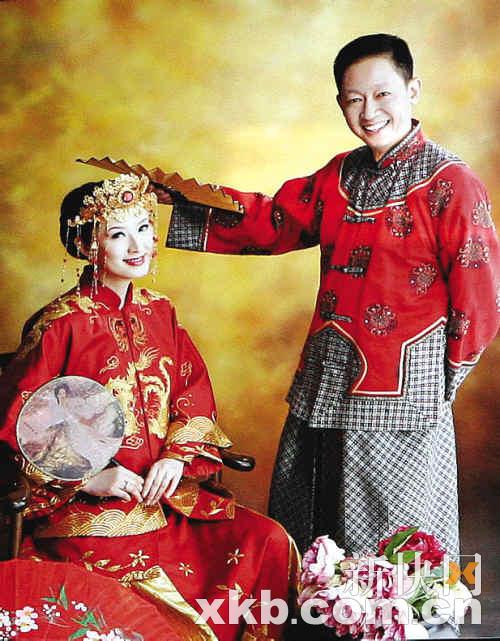 今天请大家喝酒,喝喜酒,喝喜上加喜的酒,上啦…