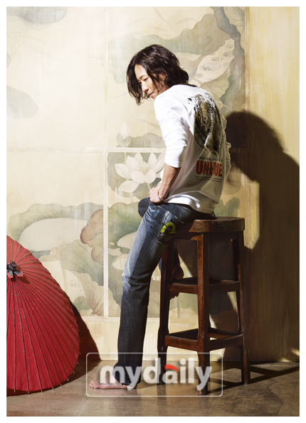 电影演员刘承范为韩国的某项休闲服装品牌拍摄