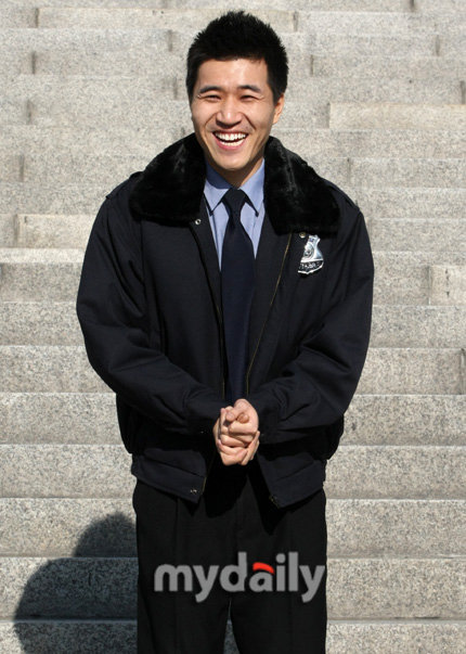 张佑赫金钟民18日上午结束兵役