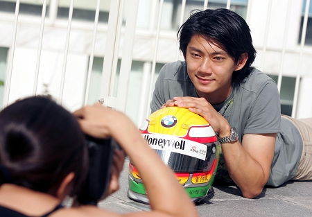 董荷斌 为什么我不能是<em>中国人</em>_影音娱乐_新浪