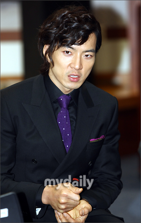 宋日国等参加《被称为神的男子》公开拍摄