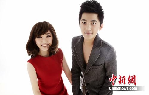 杨洋蒋梦婕拍情人节情侣照亲密似“唇蜜”(图)