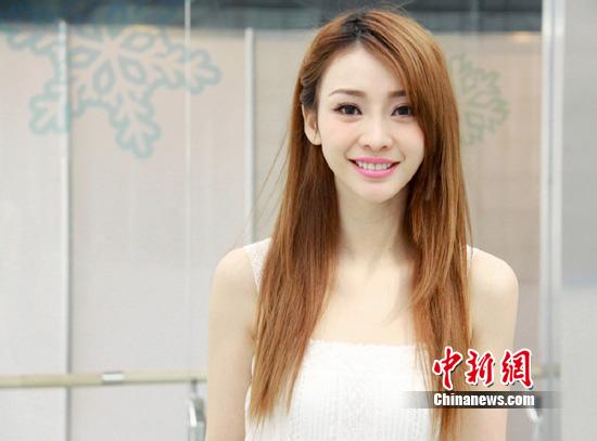 性感主播柳岩改变齐刘海造型变身白雪美人(图)