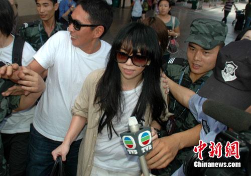 大S汪小菲今大婚张惠妹韩庚抵三亚参加婚礼(图)