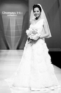 穿婚纱登台走秀郭羡妮：婚期应该会在年底