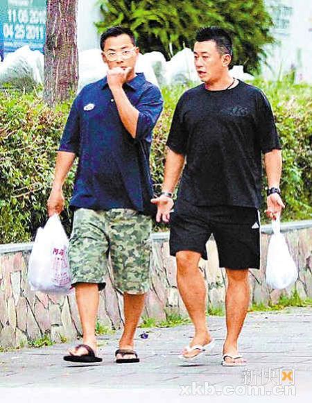 台湾小生江宏恩当街男男激吻