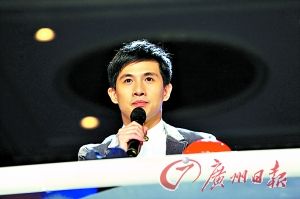 黄豆豆坐上《中国达人秀》评委席