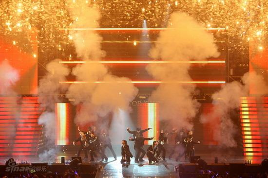 图文:Super Junior韩国开唱--SJ现场热舞