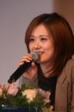 组图：张娜拉出席新碟记者会迷你短裙尽显柔美