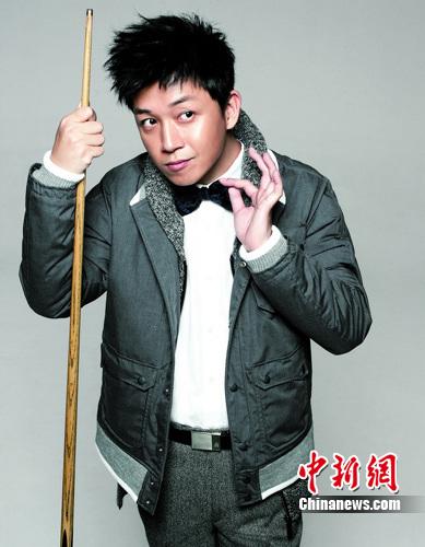 潘粤明拍杂志封面扮霸气型男不忘搞怪(组图)