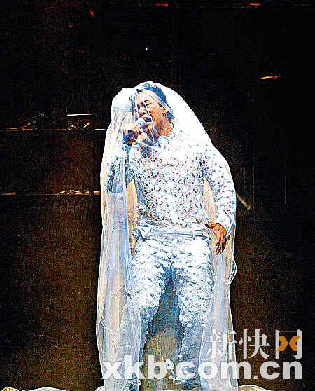 陈奕迅台湾雨中开唱 蔡依林梁静茹冒雨捧场【图】