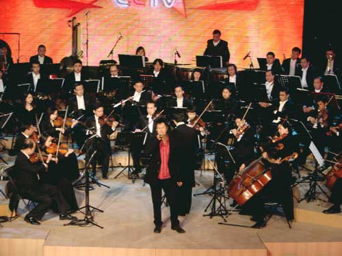 高明骏与交响乐团合作 共同演绎《年轻的喝彩