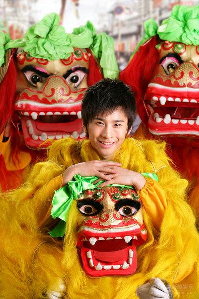 邓安奇“微笑迎奥运”《你是英雄》为健儿加油
