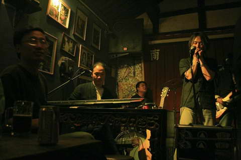 耳光乐队新阵容倍受好评 5月继续抽响耳光(图)