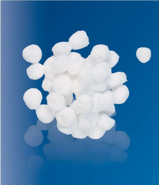 通常颜色会沿玉石缝隙处富集,若是用棉球棒蘸酒精擦拭,棉球棒会染上