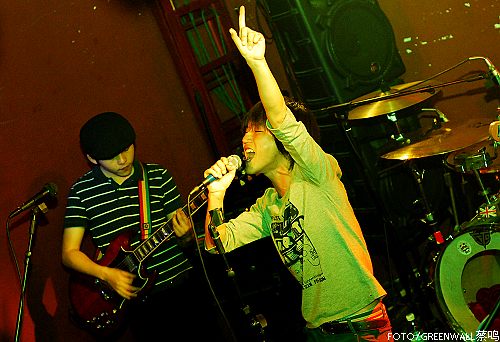 马赛克、树子乐队成都小酒馆为热波音乐节热身