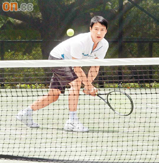 黎明为香港演唱会练气 每天打网球2小时(图)
